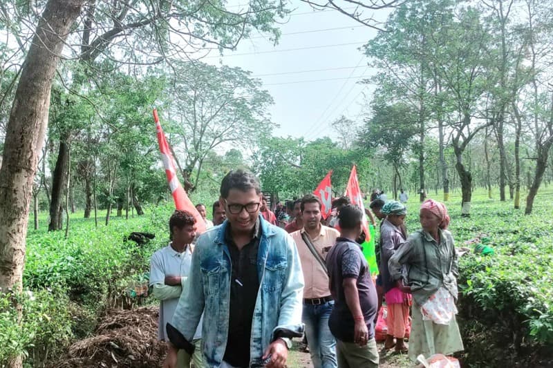 CPI(M) Candidate Debraj Barman Campaigns at Karlawali Tea Estate, Promises Support for Tea Workers' Demands