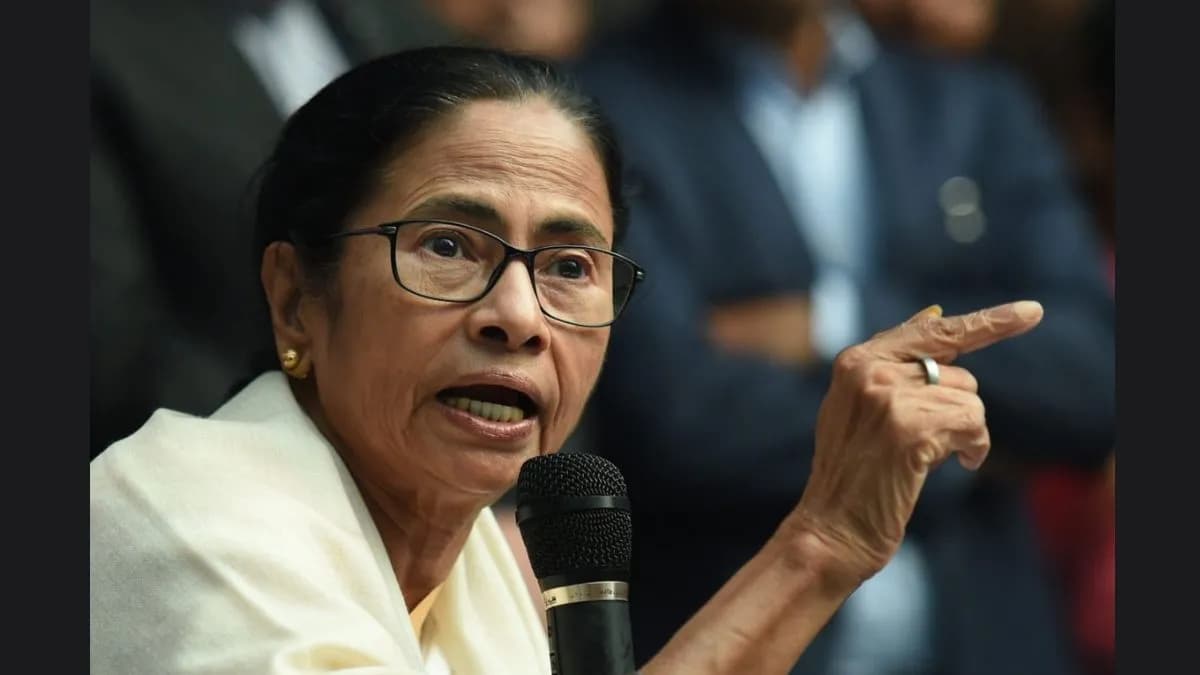 Mamata Banerjee Heads to Delhi Amid TMC Split Speculation