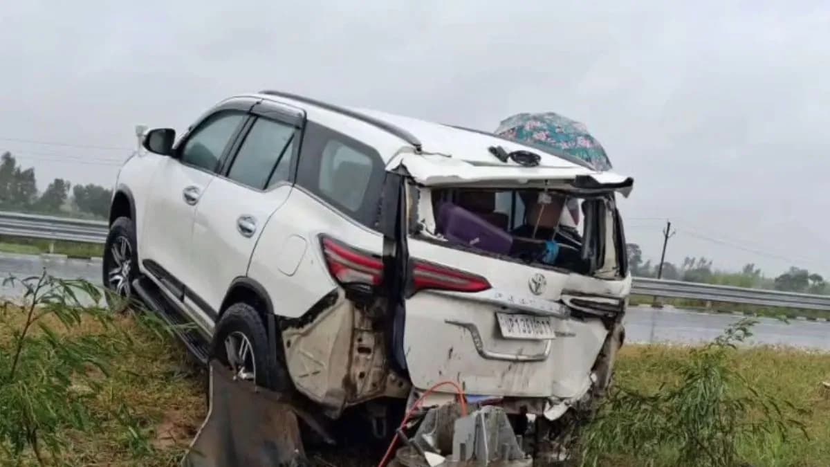 Uttar Pradesh BJP MLA Chandrapal Singh Lodhi Involved in Serious Road Accident