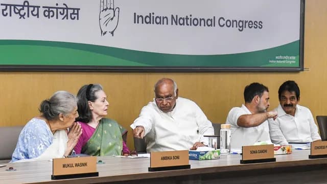 Congress President Mallikarjun Kharge Criticizes Party Leaders for Lack of Support on Purification Controversy