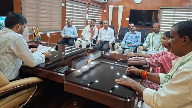 Jamtara District Collector Meets Political Parties to Discuss Voter Registration Process